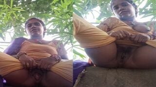 Outdoor fingering nude show put desi bhabhi